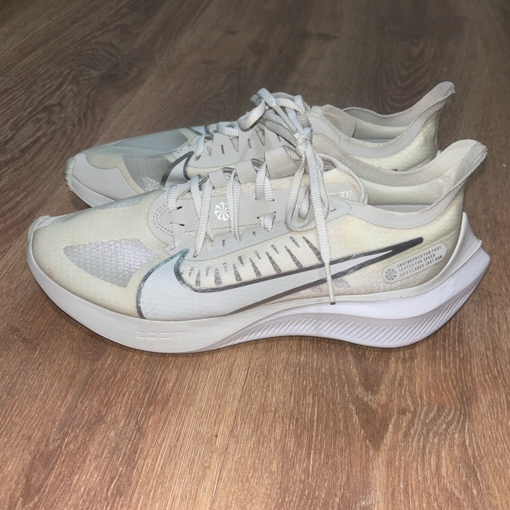 Women’s Nike Zoom Gravity Platinum Tint Shoes